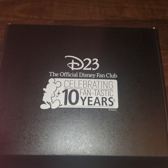 Special Edition D23 10 Year Pin Set - Picture 3 of 5